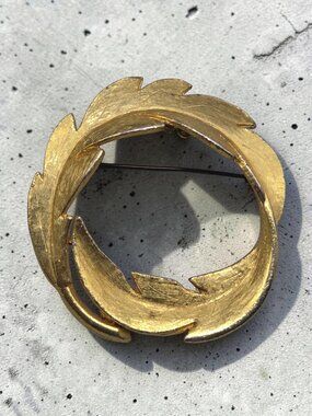 Antique Designer Made Laurel Wreath Brooch Pre-1940s Heavy Textured Gold-Tone